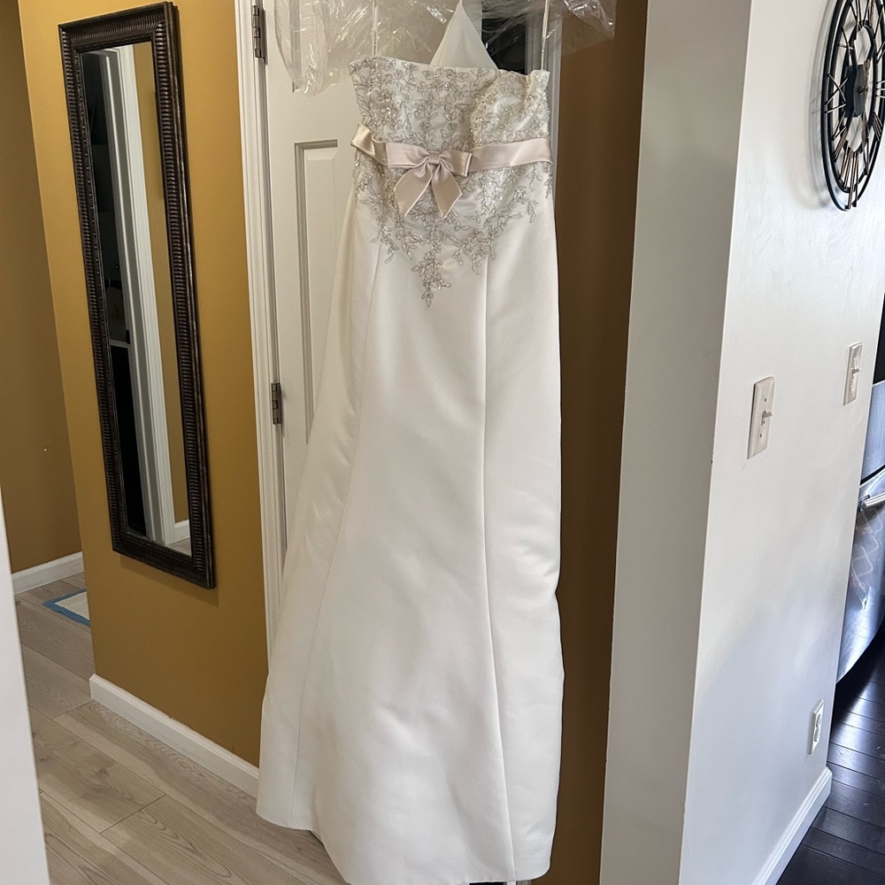 Elegant White Strapless Gown with Silver Embroidery